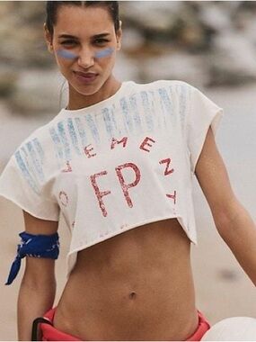 FP Movement Hot Shot Graphic Cropped Tee Size S NWOT